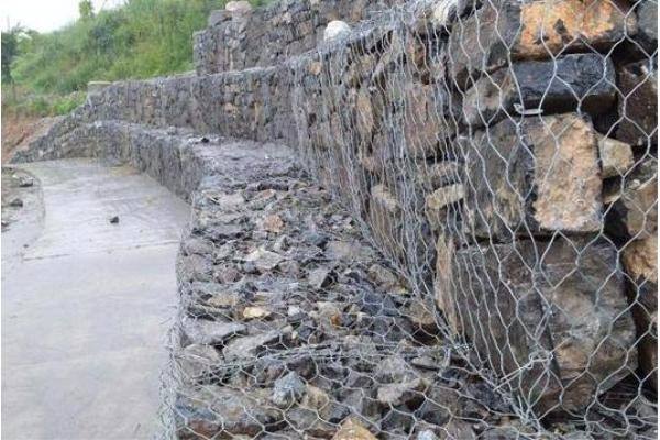 石籠網(wǎng)箱擋墻