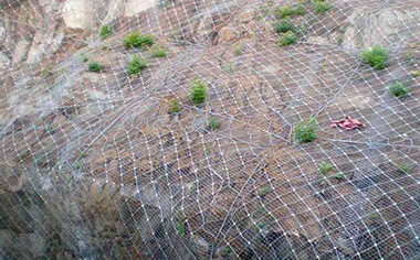 山體邊坡防護(hù)網(wǎng)圖片
