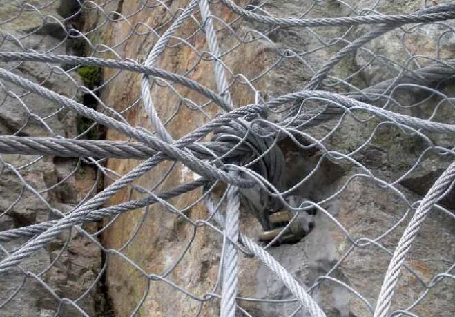 山體防護(hù)網(wǎng)加固