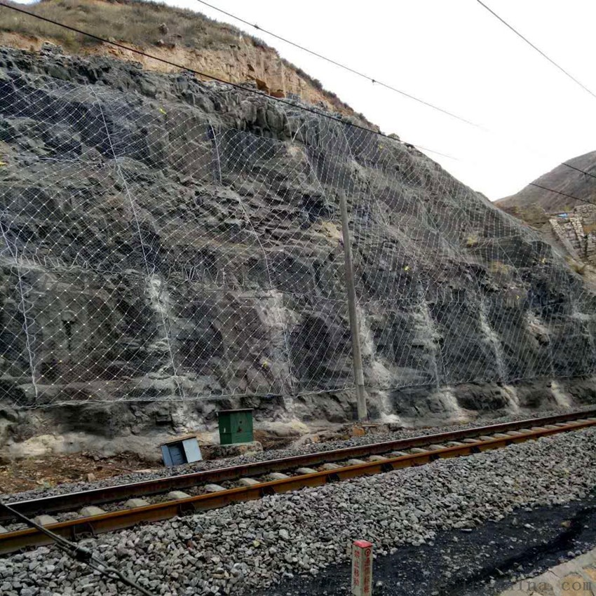 高速公路邊坡防護網(wǎng)圖片